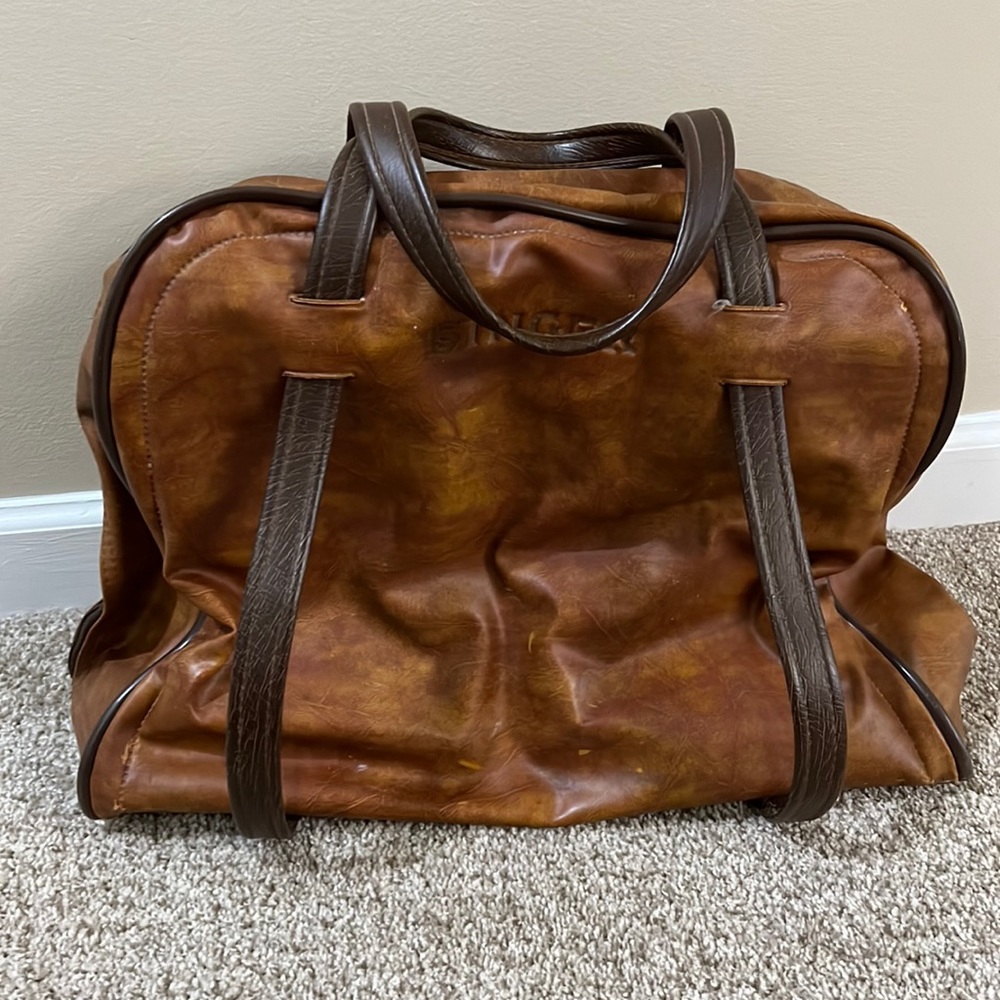 Vintage Singer Sewing Machine Travel Case - Picture 3 of 17